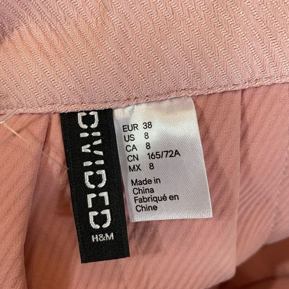 ๐ H&M Pink Skirt ($25 for 3 items) - Picture 4 of 4